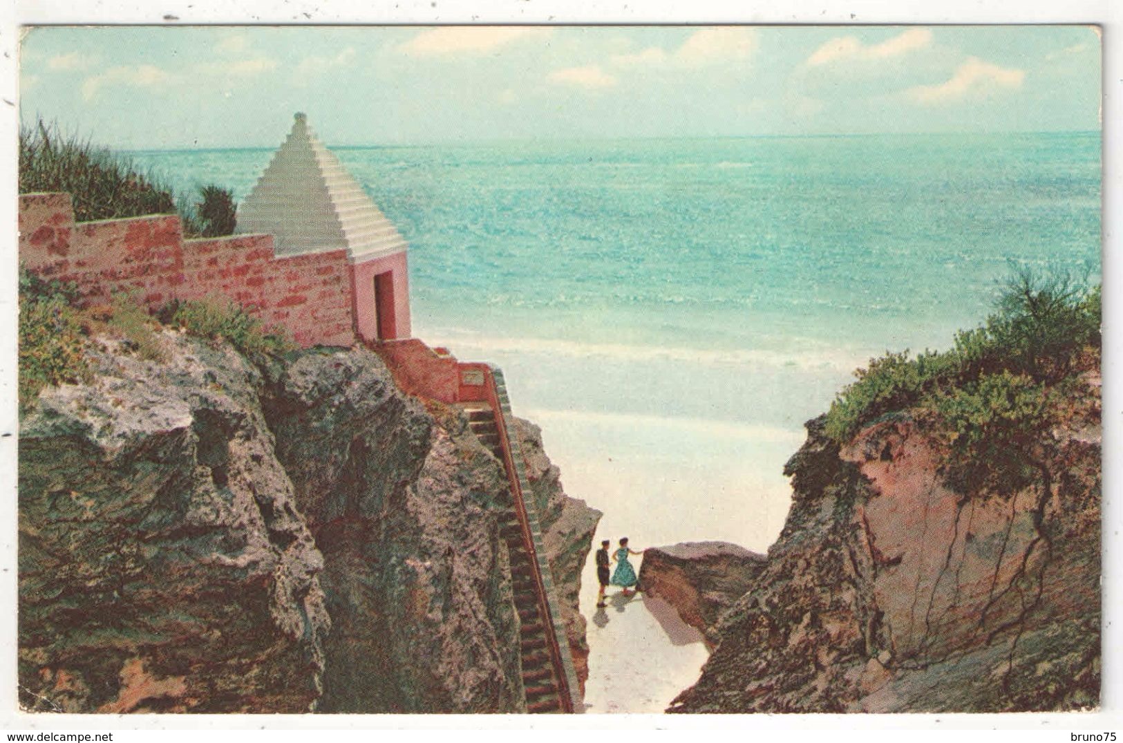 BERMUDA - A Secluded Cove On The Island - Bermudes