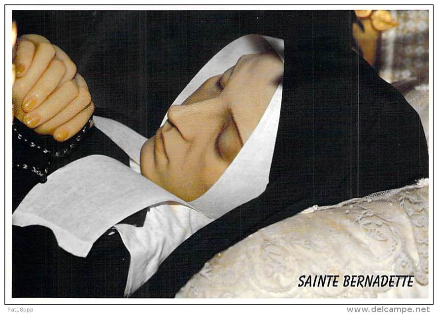 Religion Catholique - 58 - NEVERS ** Lot de 15 cartes ** COUVENT SAINT GILDAS et SAINTE BERNADETTE - CPM GF Nièvre