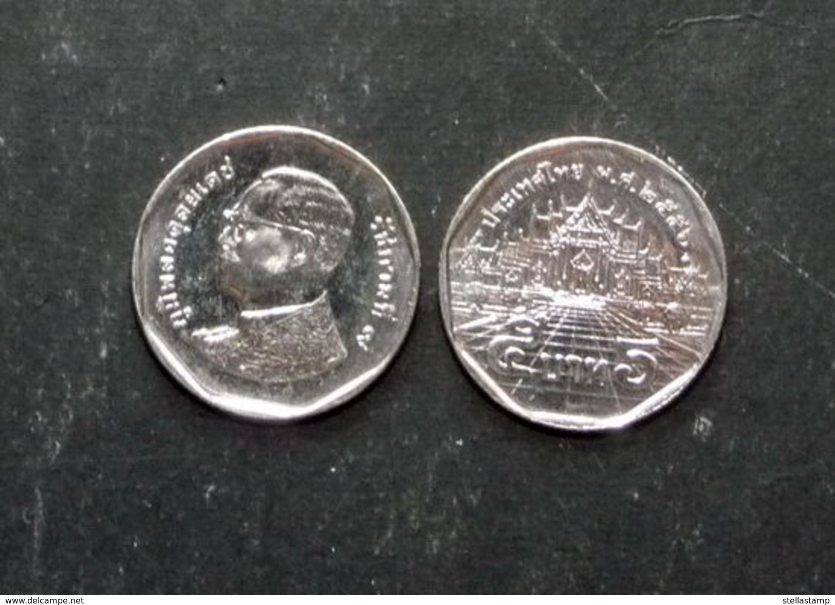 Thailand Coin Circulation 5 Baht Year 2013 UNC - Thailand