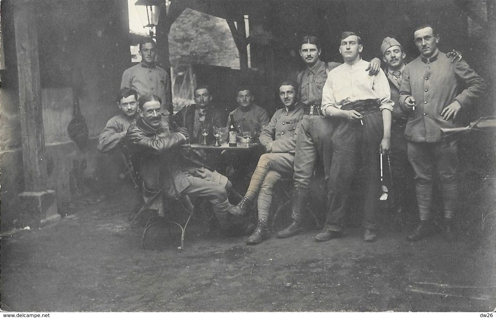 Le Repos Du Soldat Le 14 Juillet - Groupe De Militaires à Identifier - Bad Nauheim (Hesse, Allemagne) 1918 Ou 1919 - A Identificar