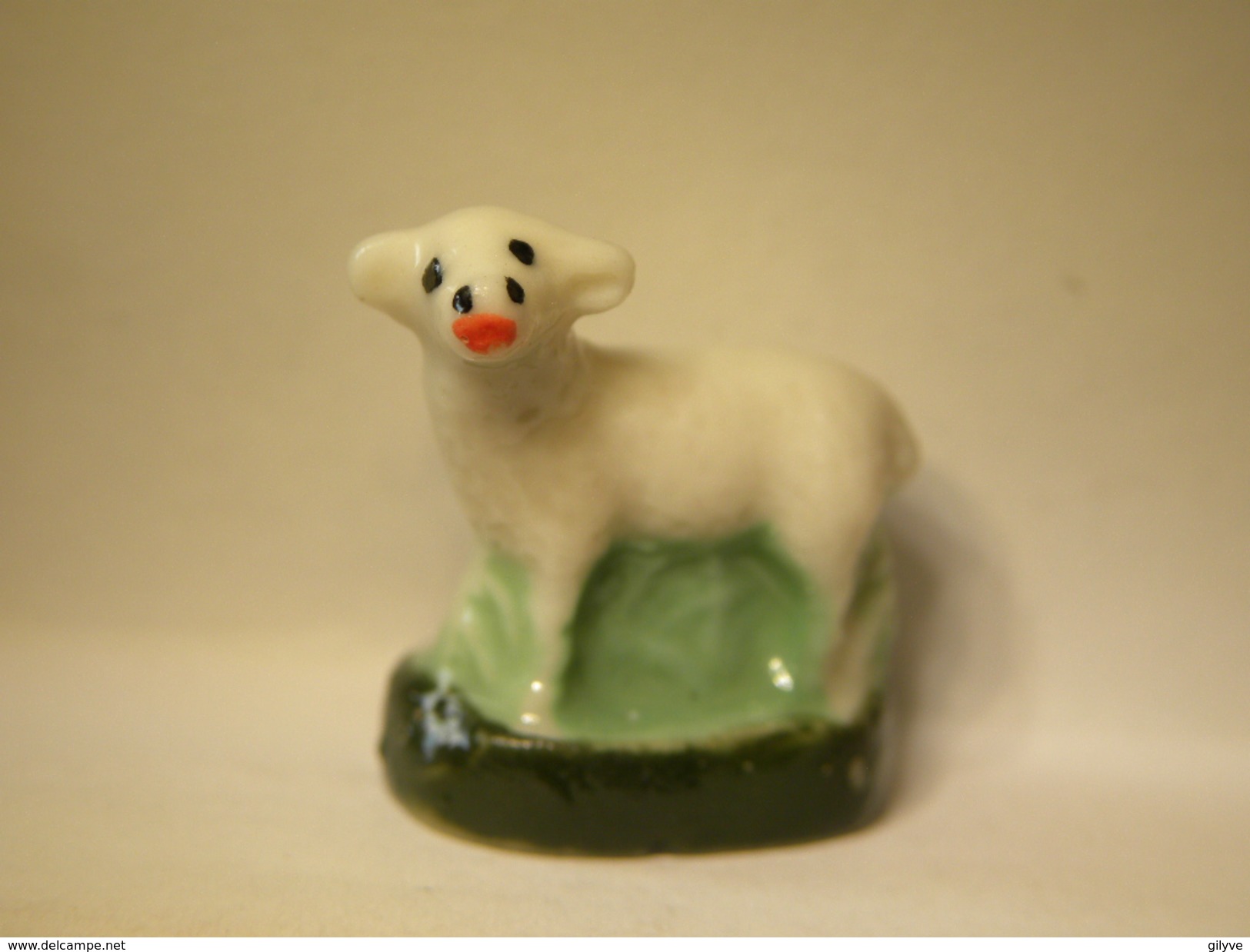 Fève.Mouton. Santon. Crèche.Couleur Blanc.  Fèves .Fève Ancienne          ( Poche 1) - Animaux