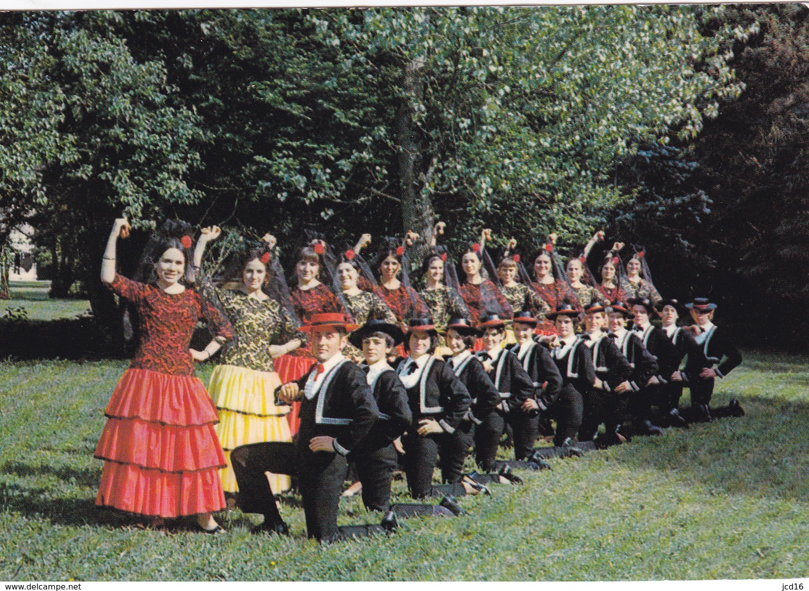 CPA CARTE POSTALE Groupe Folklorique Et Artistique De Vouillé Les Catalans - Vouille