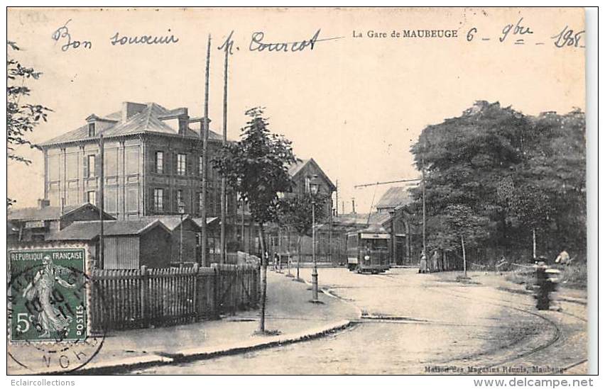 Maubeuge      59       La Gare   (un Peu Décollée Voir Scan) - Maubeuge