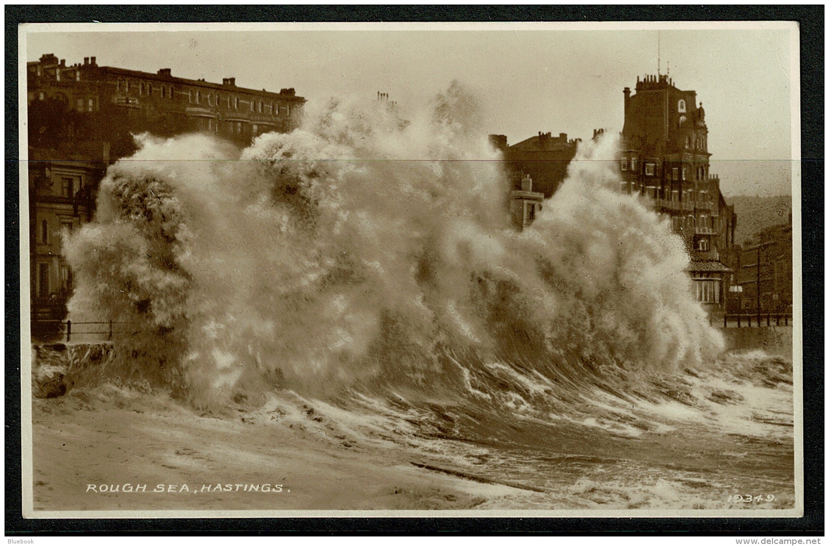 RB 1178 -  Early Real Photo Postcard - Rough Seas At Hastings - Sussex - Hastings