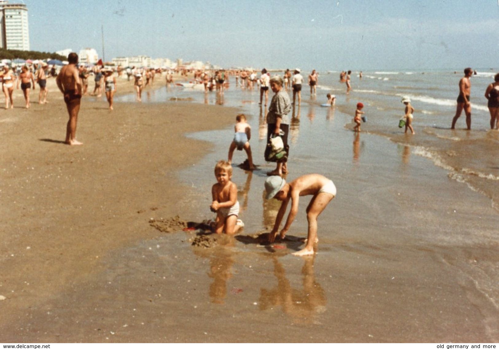 Holiday On Beach - Pin-up