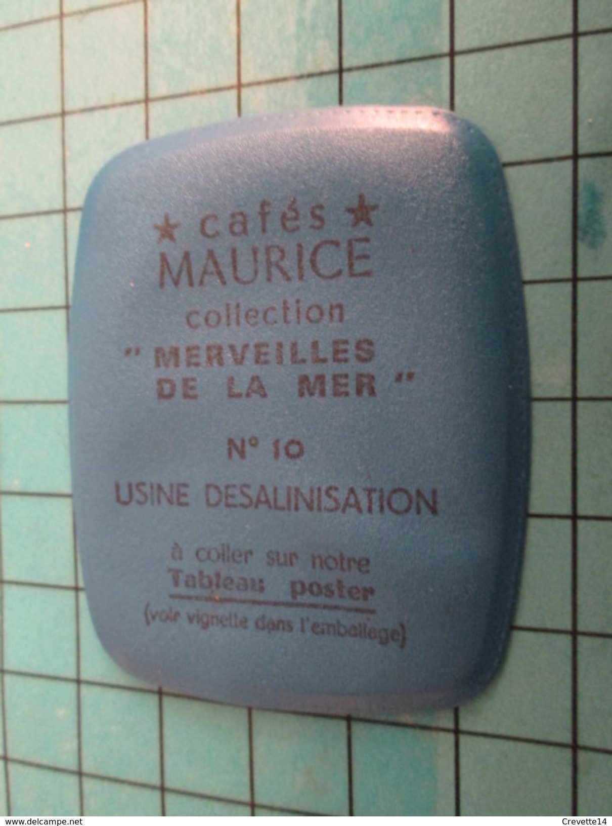 PUB 615 Ecusson Publicitaire Années 60  CAFES MAURICE N° 10 USINE DESALINISATION   Collection  Merveilles De La Mer - Magnets