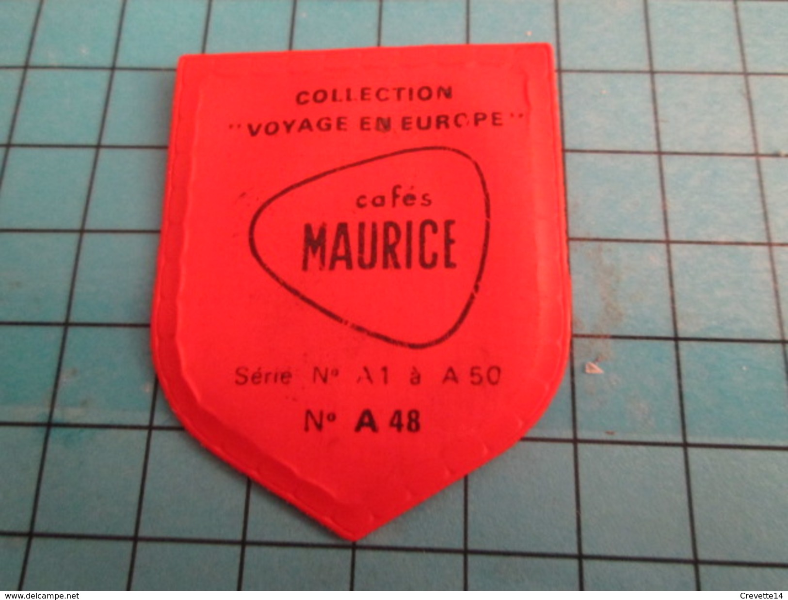 PUB 615 Ecusson Publicitaire Années 60  CAFES MAURICE N° A48 LUXEMBOURG Collection  "VOYAGE EN EUROPE" - Magnets