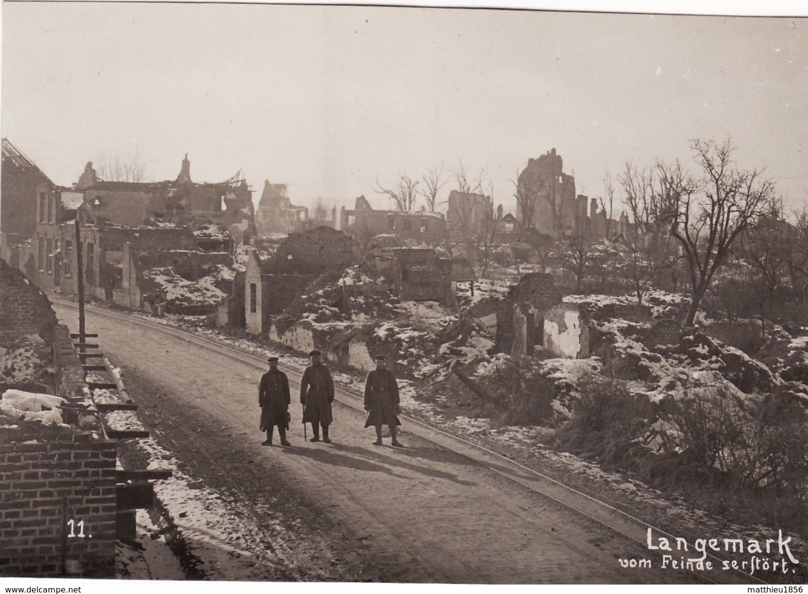 Photo 1917 LANGEMARK-POELKAPELLE - Soldats Allemands Dans Une Rue (A183, Ww1, Wk 1) - Langemark-Poelkapelle