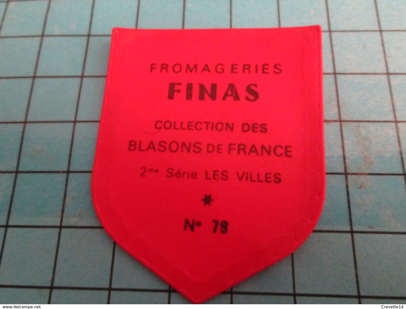 PUB 615 Ecusson Publicitaire Années 60  FROMAGERIE FINAS / BLASONS DE FRANCE LES VILLES N°79 NIMES - Magnets