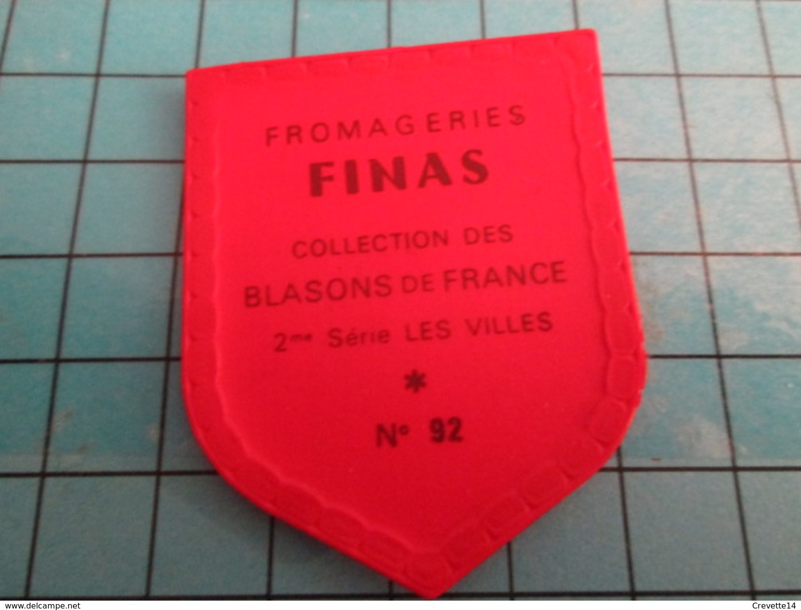 PUB 615 Ecusson Publicitaire Années 60  FROMAGERIE FINAS / BLASONS DE FRANCE LES VILLES N°92 AUCH - Magnets