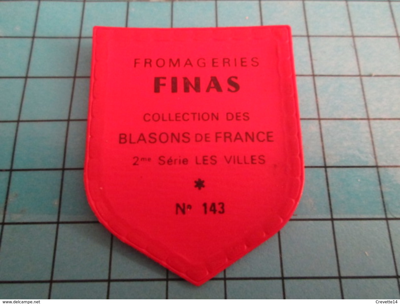 PUB 615 Ecusson Publicitaire Années 60  FROMAGERIE FINAS / BLASONS DE FRANCE LES VILLES N°143 CHAUMONT - Magnets