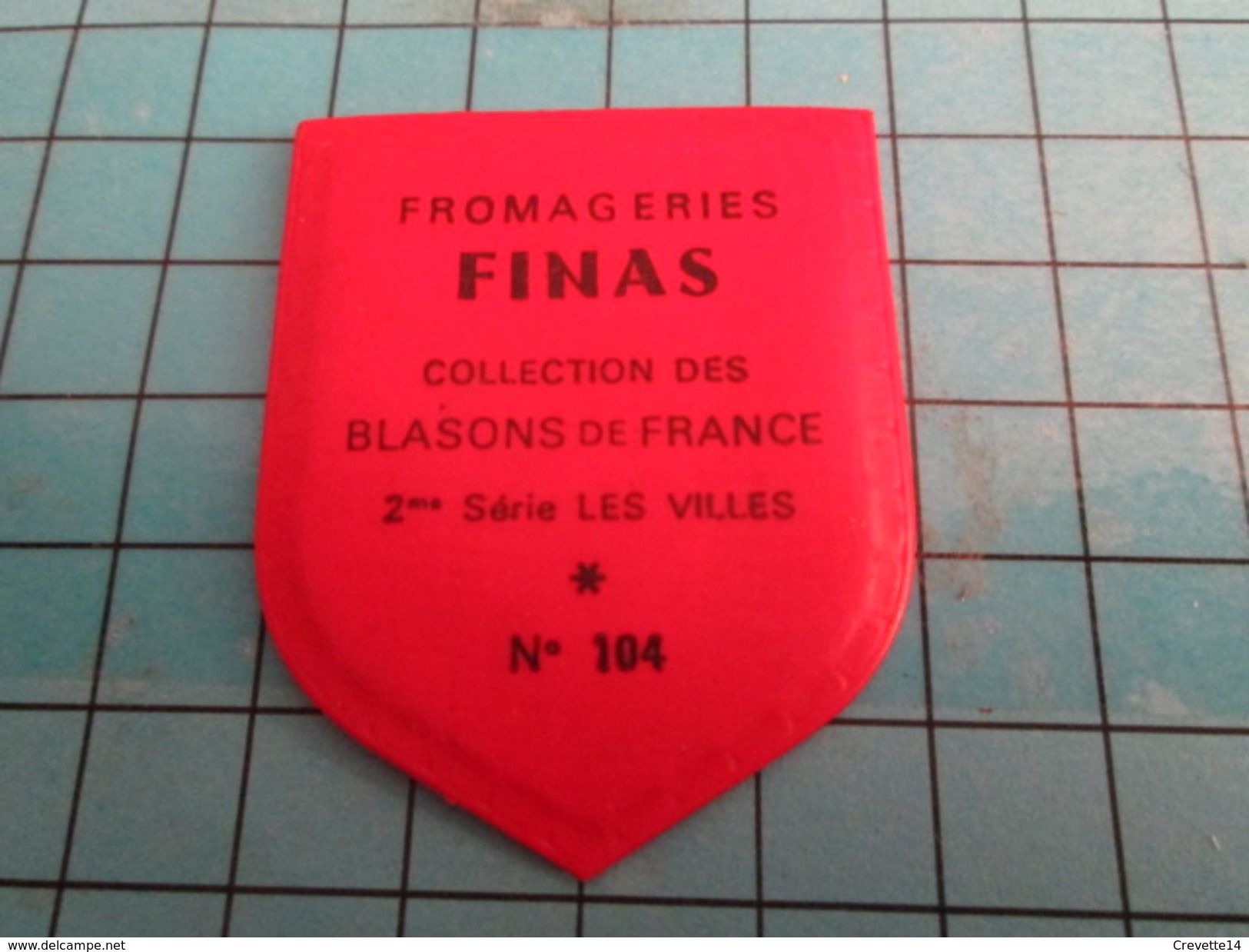 PUB 615 Ecusson Publicitaire Années 60  FROMAGERIE FINAS / BLASONS DE FRANCE LES VILLES N°104 PERPIGNAN - Magnets