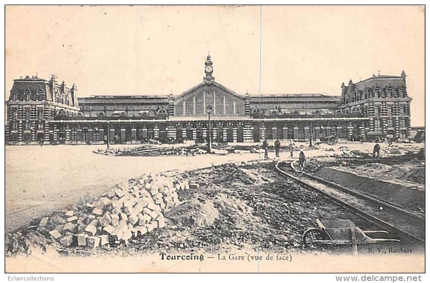 Tourcoing          59      La Gare  Vue De Face. Travaux Du Tramway           (voir Scan) - Tourcoing