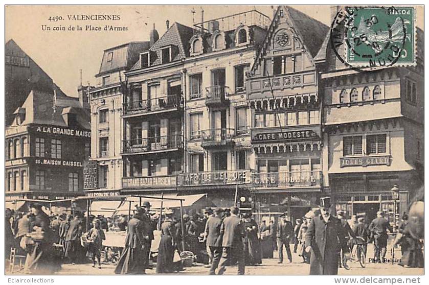 Valenciennes         59          Un Coin De La Place D'Armes. Marché         (voir Scan) - Valenciennes