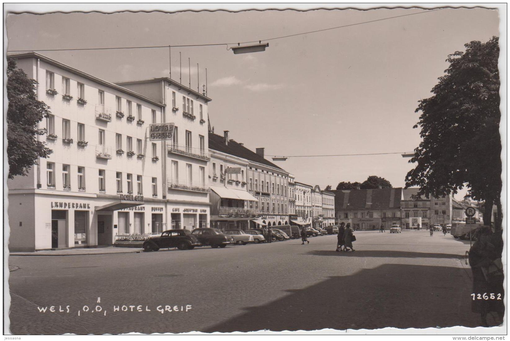 AK - WELS - Strassenpartie Beim "Hotel Greif" Mit Länderbank 1957 - Wels