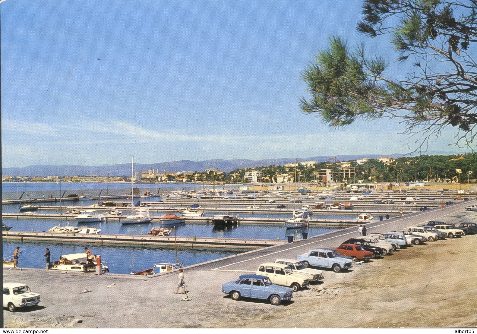 Bel Ensemble Voitures : Simca1000, 203 , 404 , 4L , Frégate, 2CV à Saint Raphael - PKW