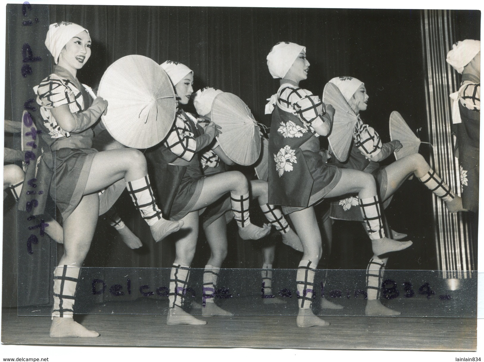 - Photo De Presse - Original -  Danseuses Japonaises Au Moulin Rouge, Le  28-03-1960, Belles Jambes, TBE, Scans.. - Pin-up