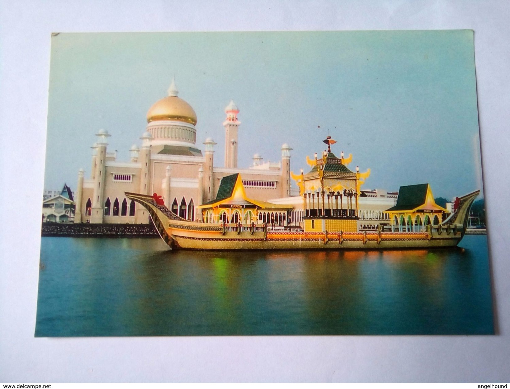 Omar Ali Saifuddien Mosque - Brunei