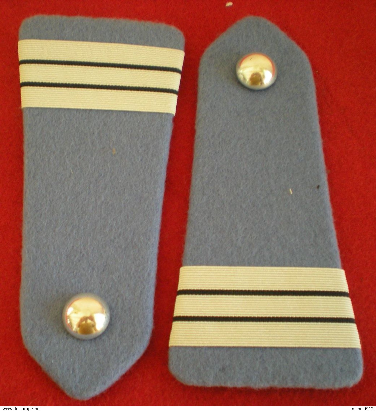 EPAULETTES CAPITAINE AVEC BOUTONS - Uniformes