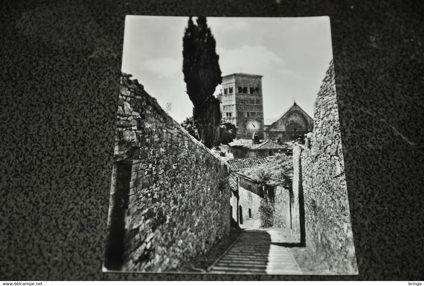 833- Assisi, Caratteristica Via Medioevale E Torre Romanica Del Duomo - 1961 - Chiese E Conventi