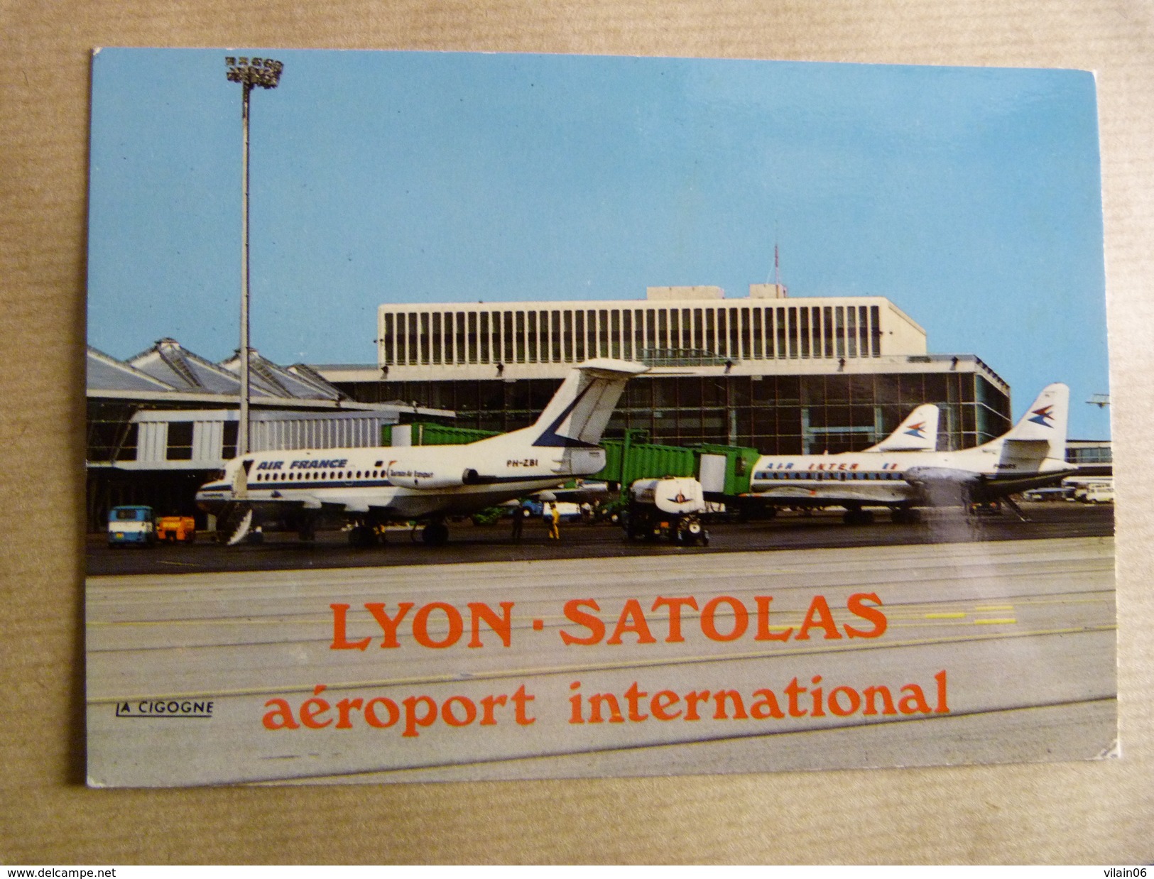 AIRPORT / FLUGHAFEN / AEROPORT    LYON SATOLAS     CARAVELLE AIR INTER - Aerodromi