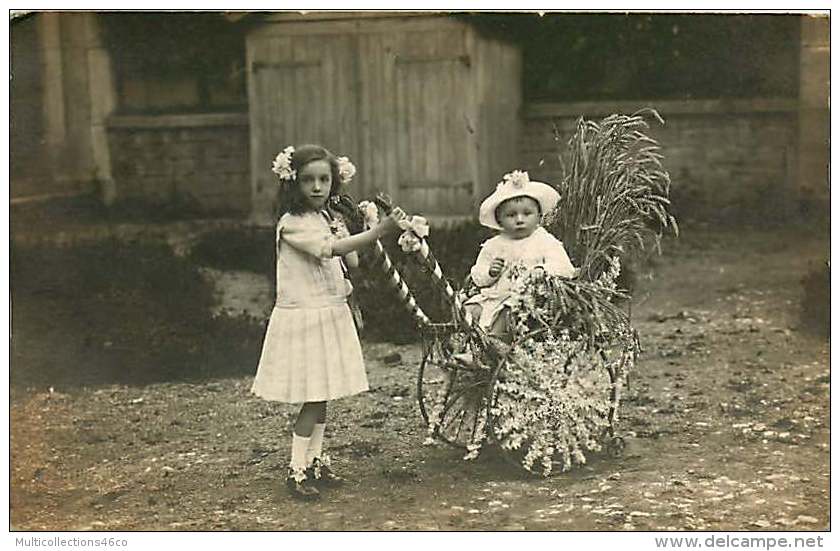 CARTE PHOTO 231117 - 70 VESOUL - FETE EVENEMENT Fête Des Fleurs - Poussette Fleurie Blé Enfant Fillette - Vesoul