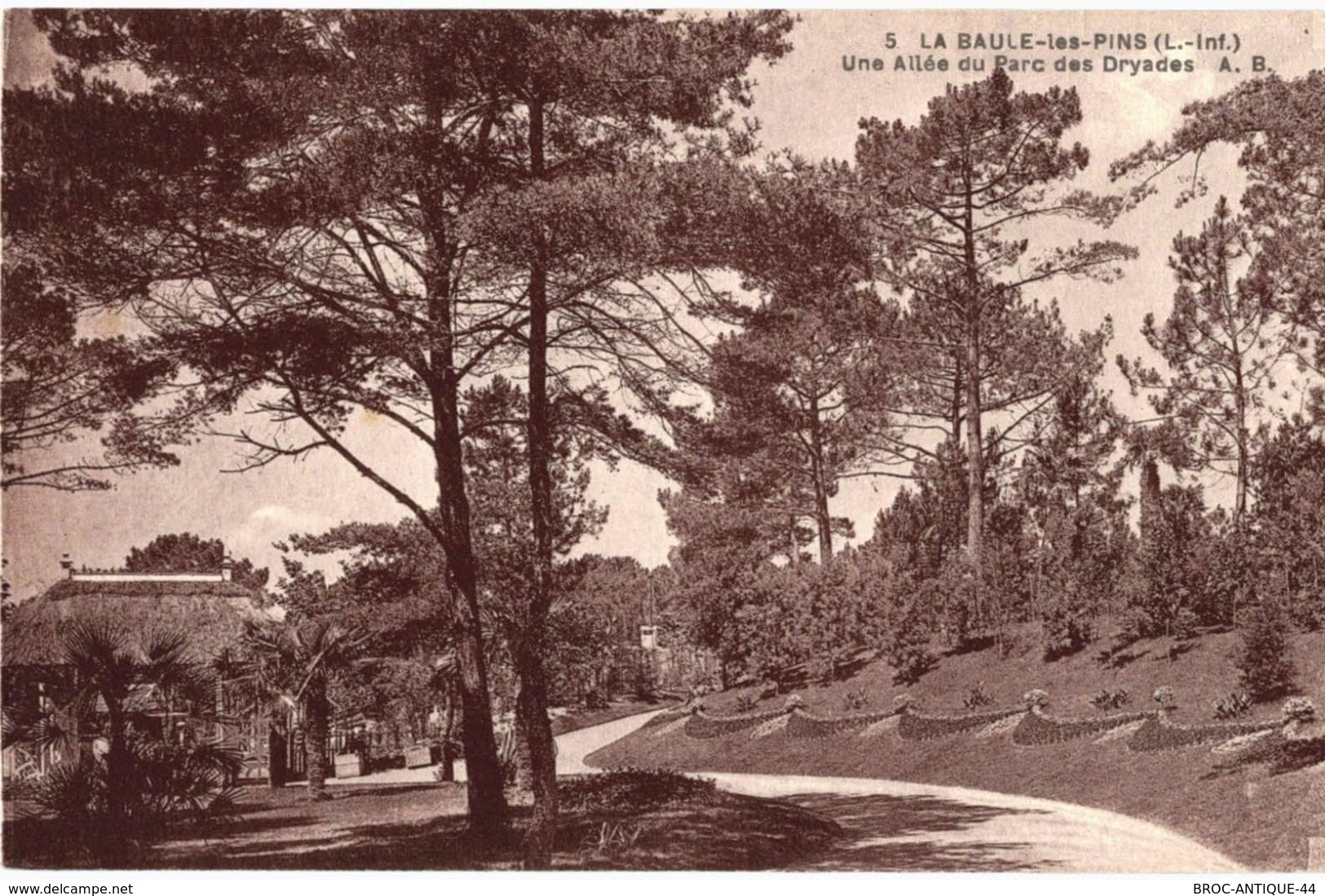 LOT N°2 - LOT DE 120 CARTES DE LA BAULE - LE FRONT DE MER ET LE CENTRE