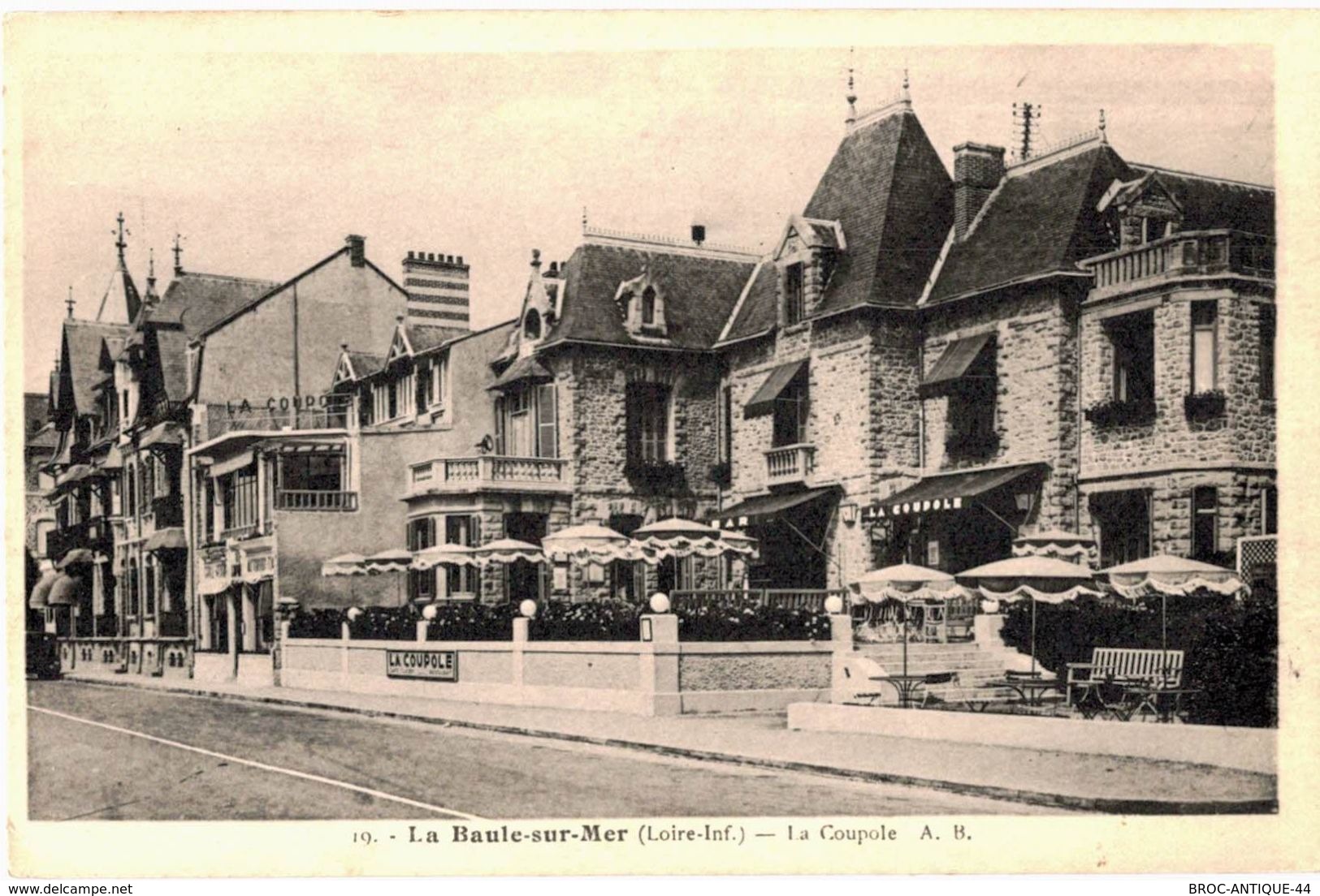 LOT N°2 - LOT DE 120 CARTES DE LA BAULE - LE FRONT DE MER ET LE CENTRE