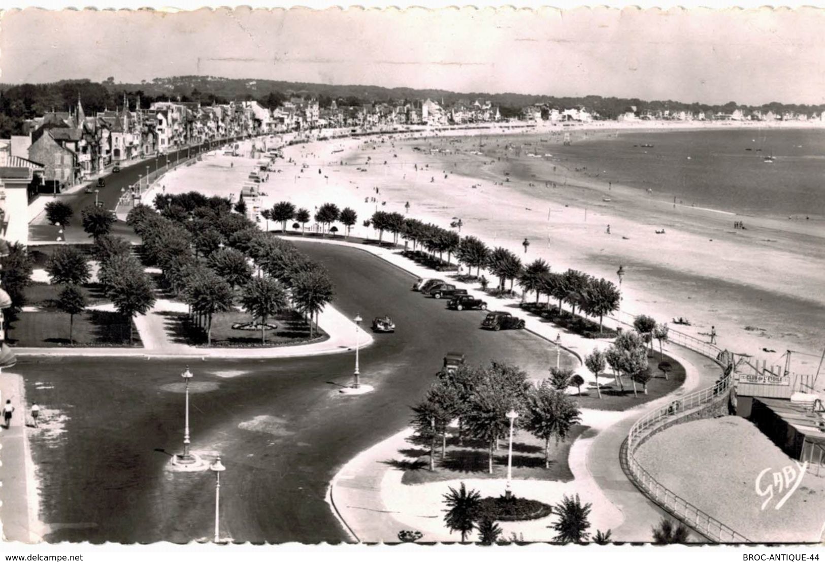 LOT N°2 - LOT DE 120 CARTES DE LA BAULE - LE FRONT DE MER ET LE CENTRE