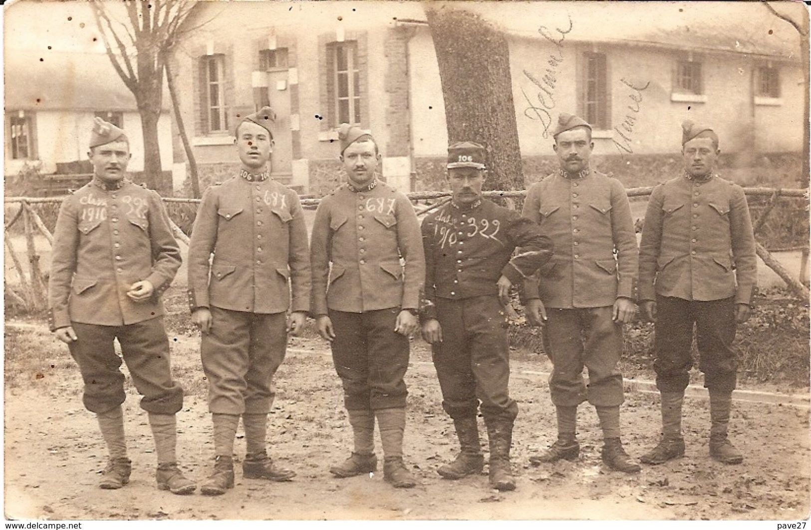 Carte Photo Militaire - Soldats 106e RI (Chalons) Vareuse D'essai Pointes Poches - Tigeaux (S&M) - Regimientos