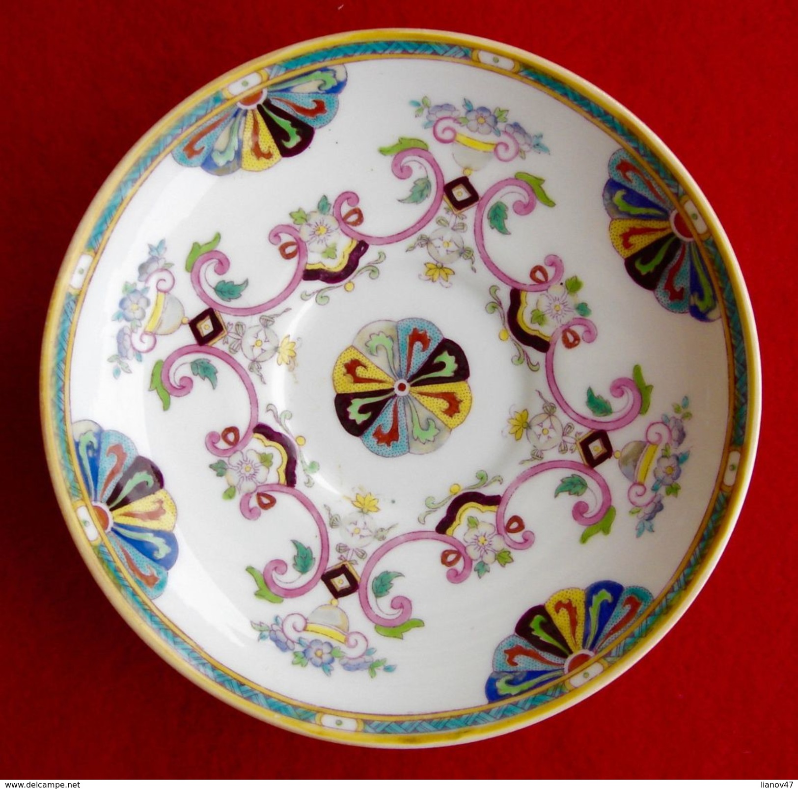 - SOUS TASSE EN PORCELAINE MINTON XIXè . - Minton