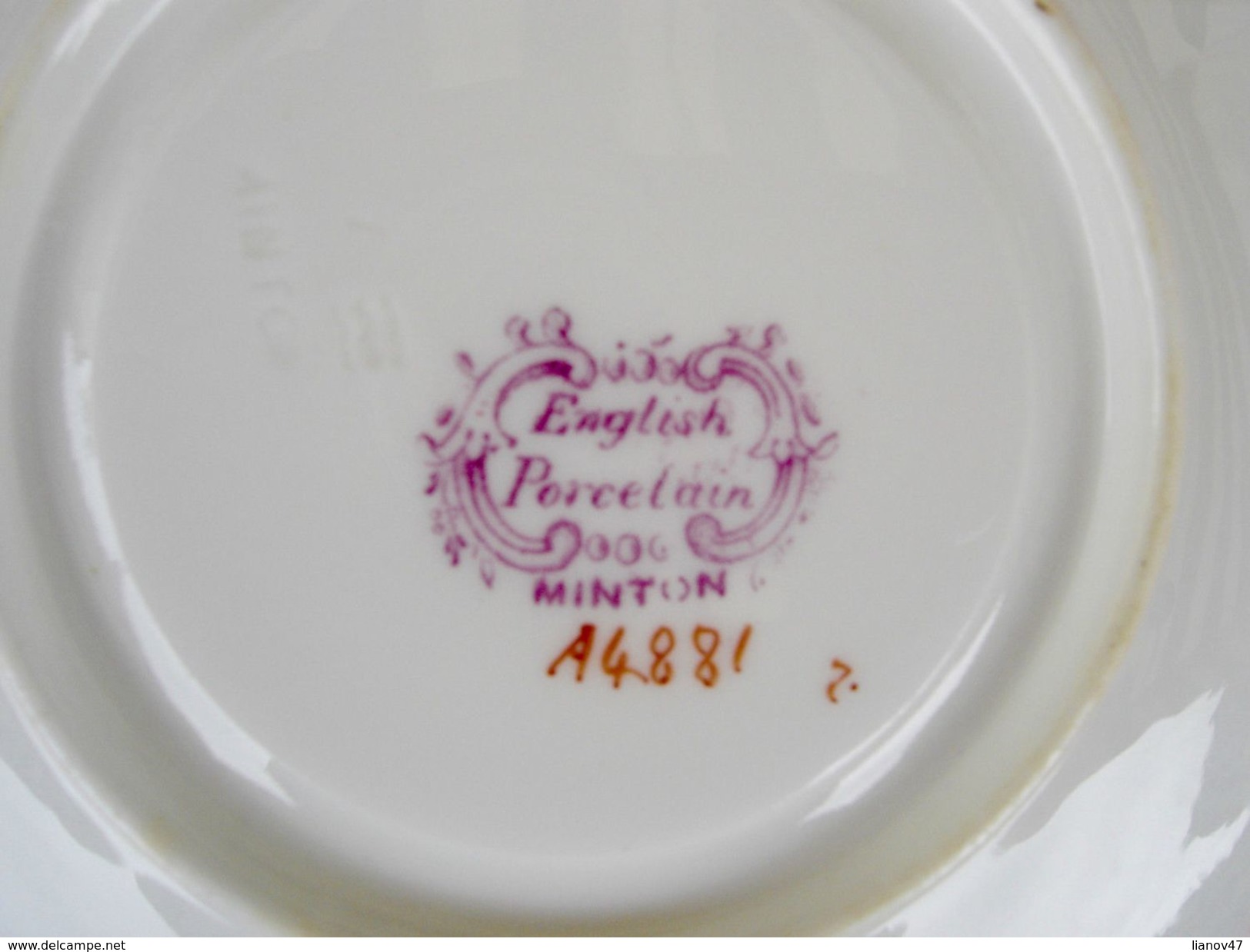 - SOUS TASSE EN PORCELAINE MINTON XIXè . - Minton