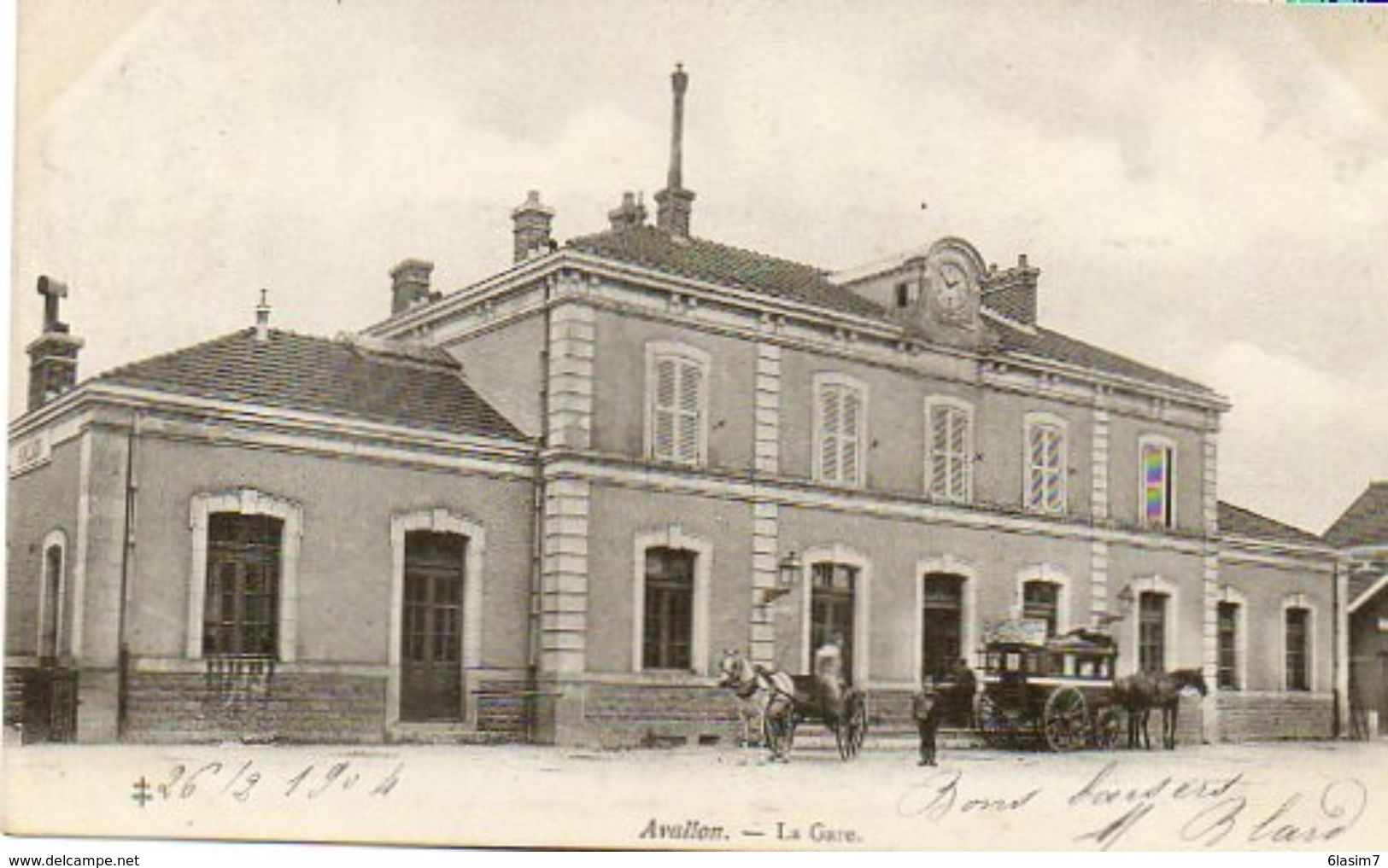 CPA - AVALLON (89) - Aspect De La Gare En 1904 - Diligence De Chanut Et Chapeau Rouge - Avallon