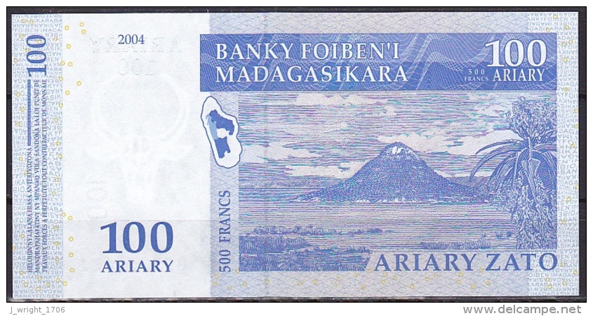 Madagascar:- 100 Ariary/P.86 (2004):- UNC - Madagascar