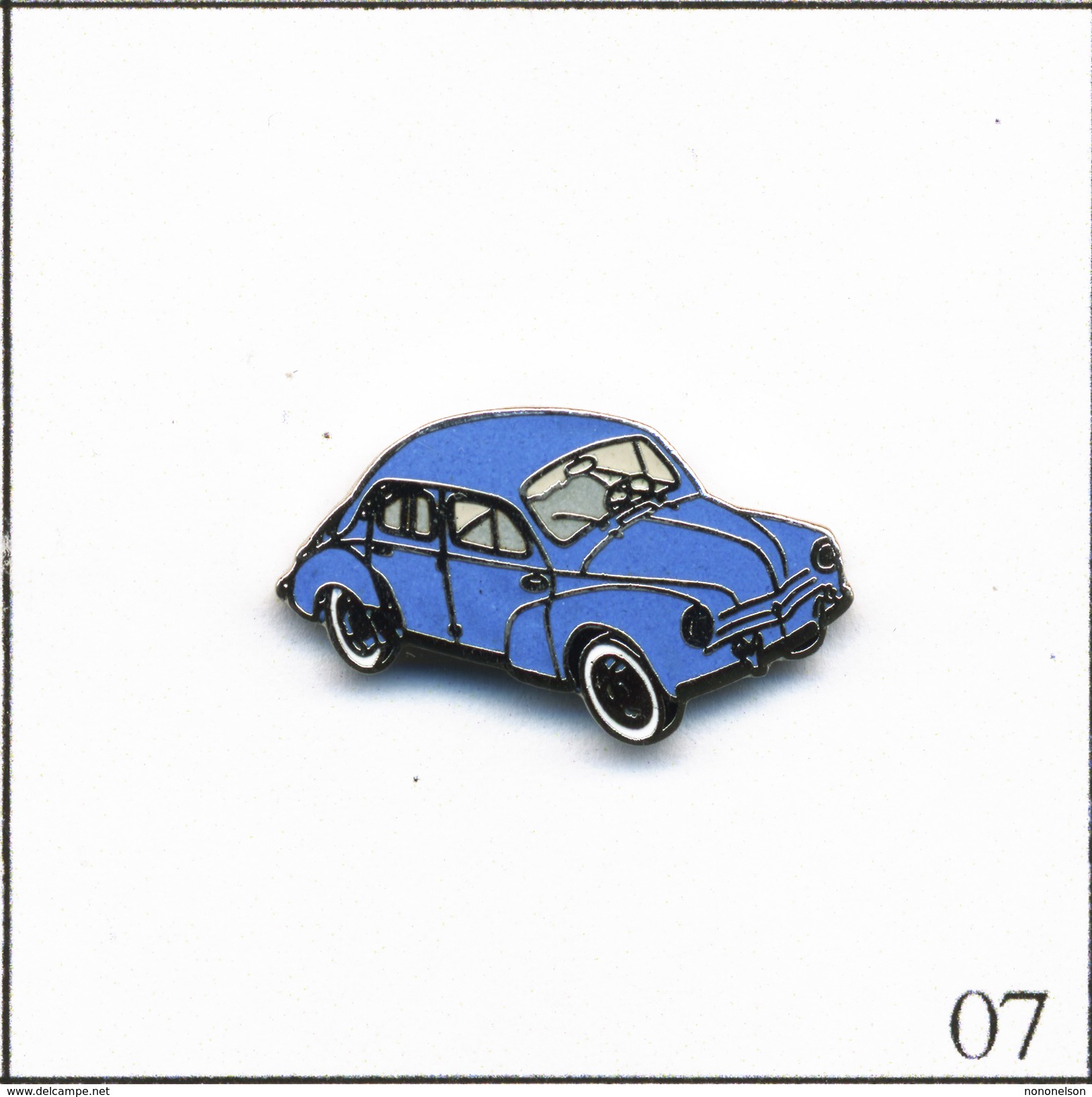 Pin's Automobile - Renault 4CV (1956) - Version Bleue. Estampillé J.Y Segalen Collection. EGF. T550-07 - Renault