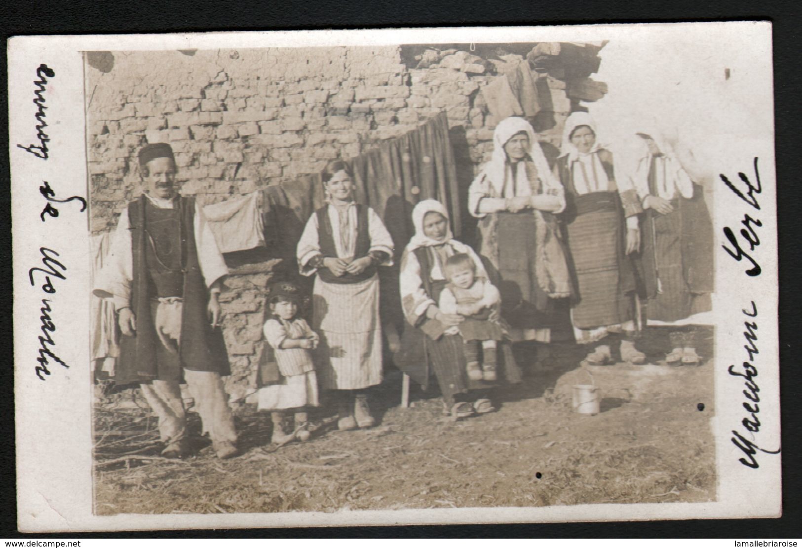 Carte Photo D'une Famille Aux Environs De Monastir, Macédoine Serbe - Serbie