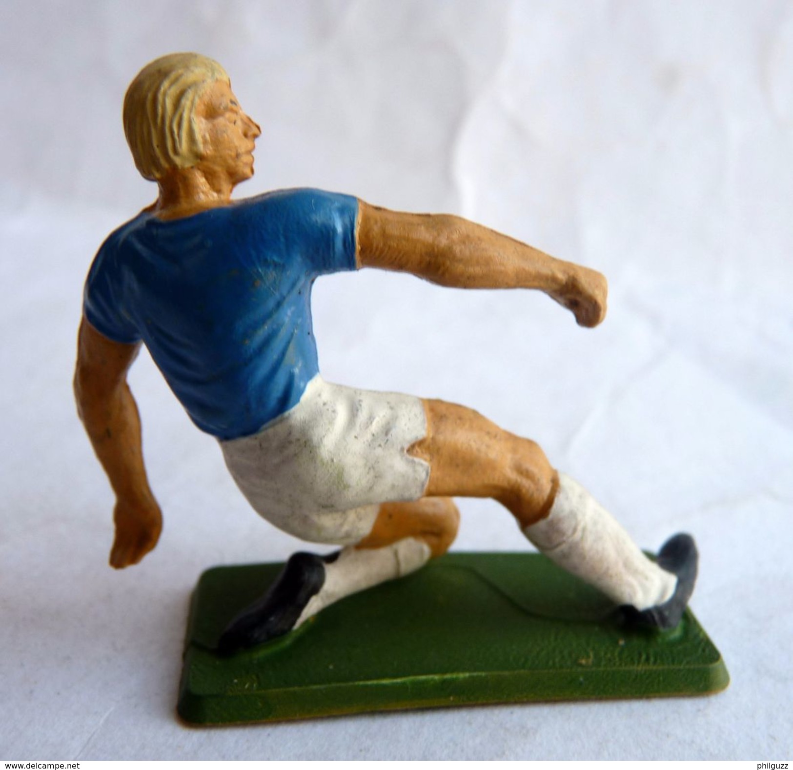 FIGURINE STARLUX  1978 FOOTBALLEUR JOUEUR DE FOOT 01 - Starlux