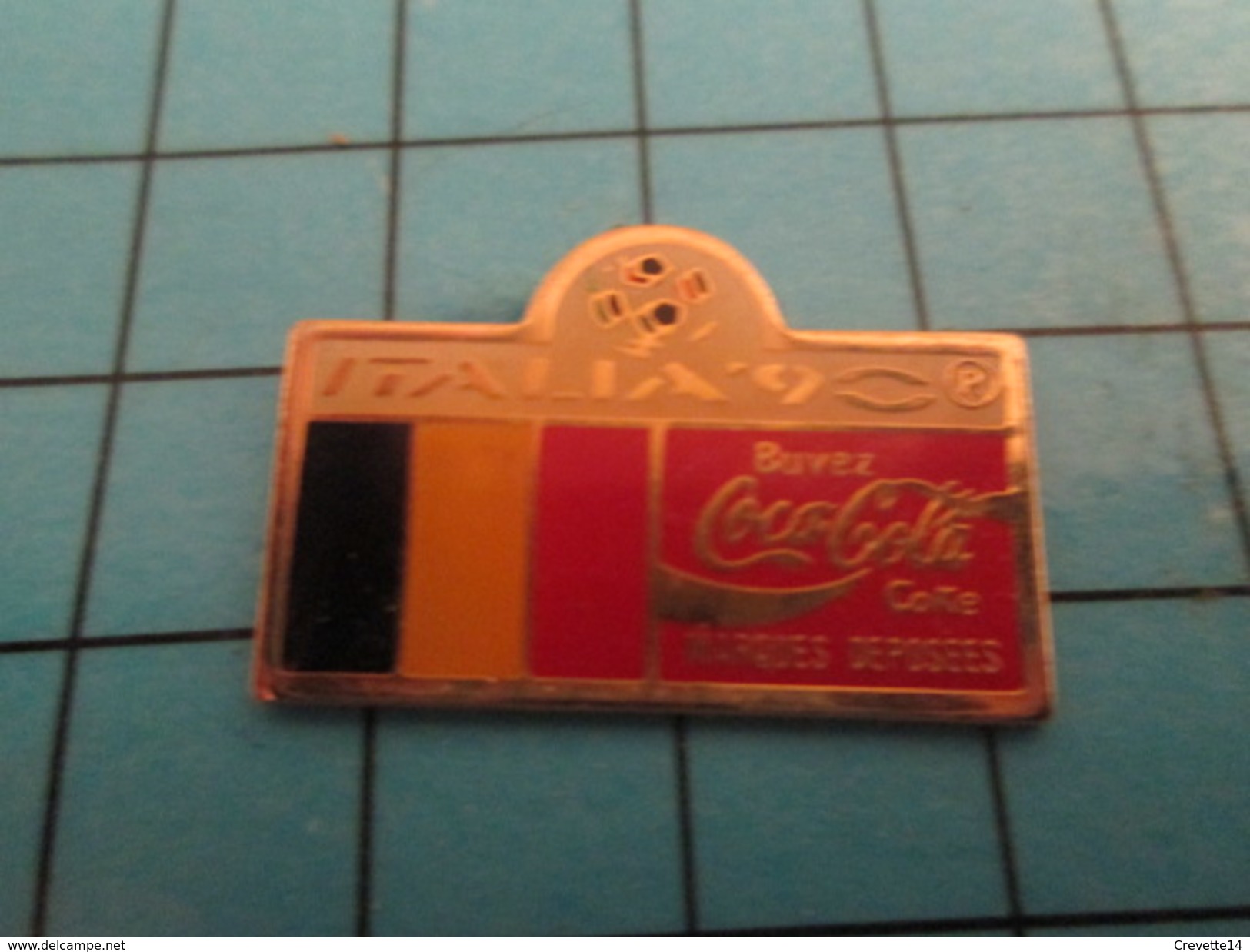 Pin912b  Pin's Pins / Rare Et De Belle Qualité COCA-COLA / DRAPEAU BELGIQUE MONDIAL FOOT ITALIE 90 - Coca-Cola