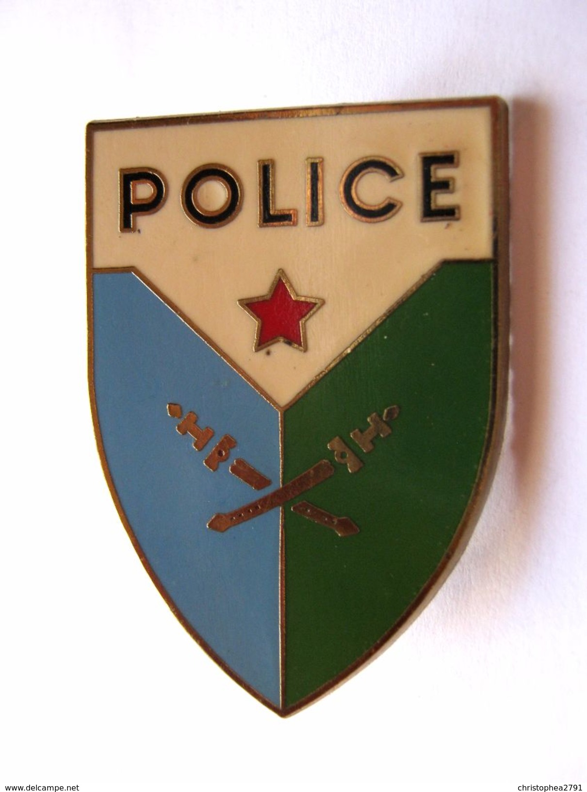 INSIGNE DE LA POLICE DE DJIBOUTI ETAT EXCELLENT Y. DELSART - Polizei