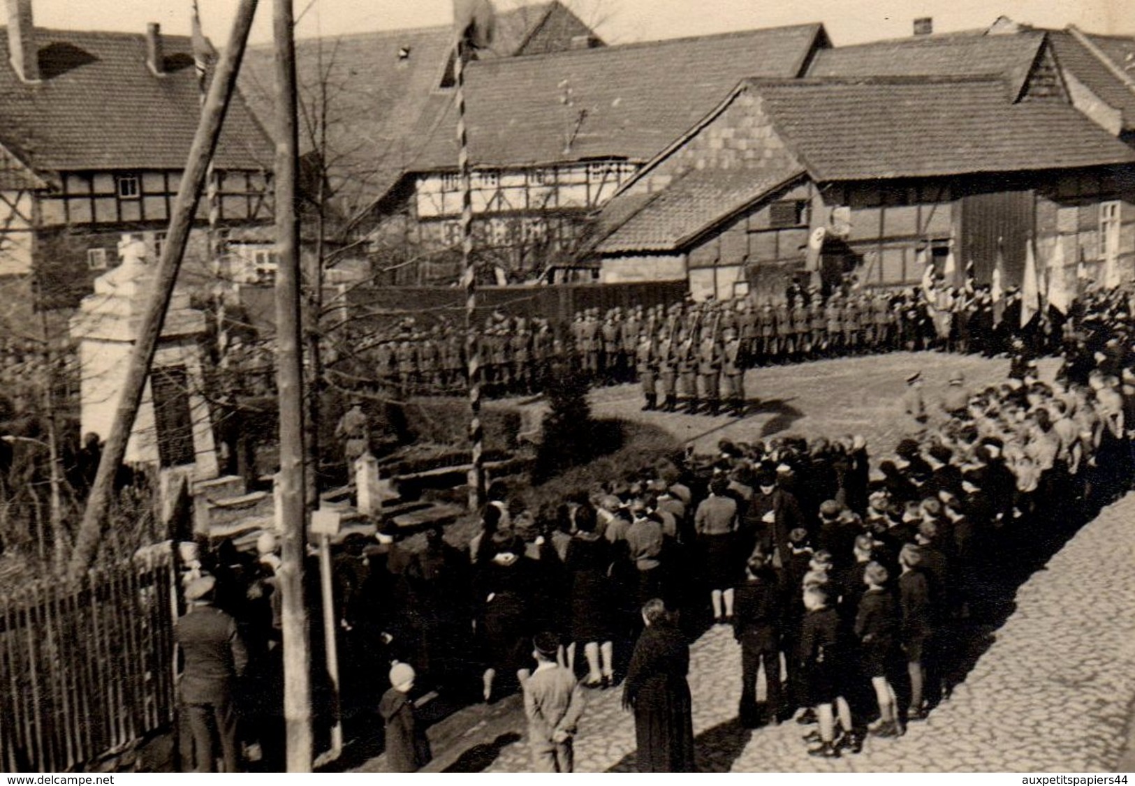 5 Photos Originales Guerre 1939-45 - Hommage & Commémoration De La Guerre 1914/1918 Dans Un Village Occupé - Guerre, Militaire