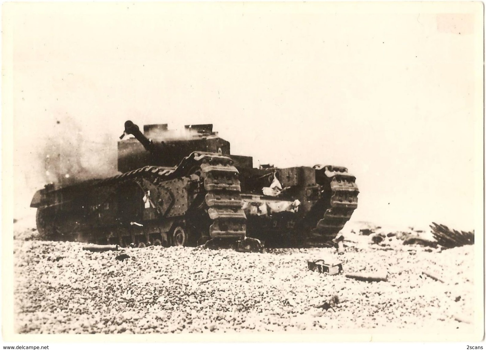 76 - DIEPPE - Lot de 5 photos 12,7 x 17,9 cm - GUERRE 1939-1945 - photo, photographie WW2, ruines Grand-Hôtel tanks tank