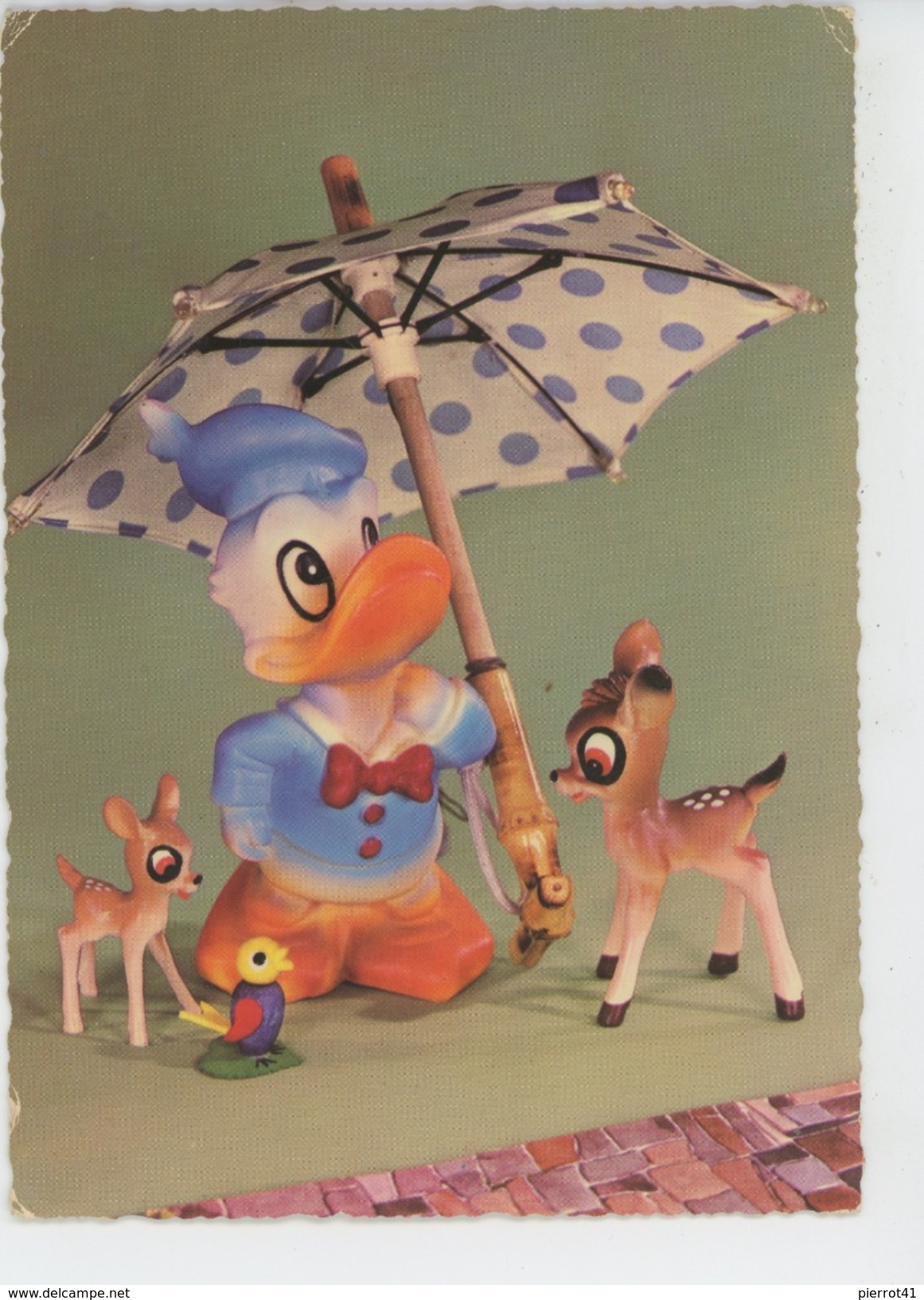 WALT DISNEY PRODUCTIONS - Jolie Carte Fantaisie  DONALD Et BAMBI Sous Parapluie - Disneyland