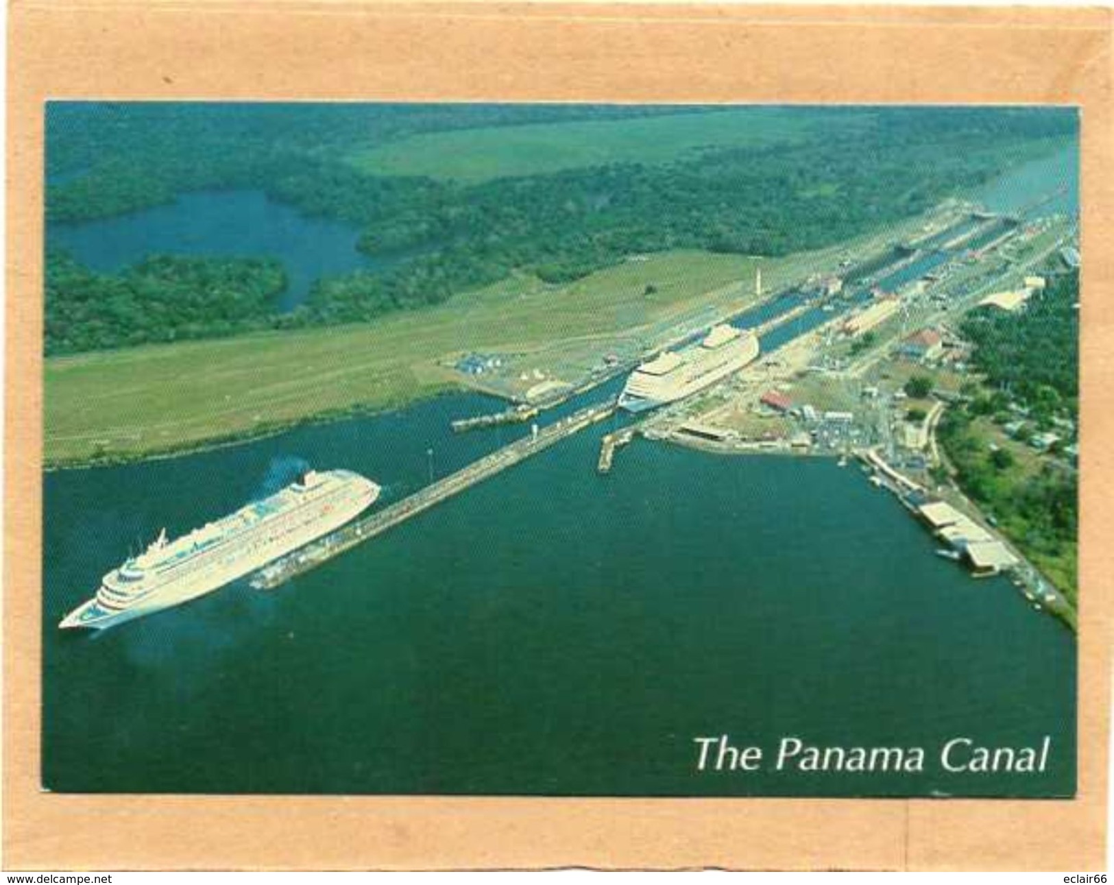 Panama Canal  Vue Aérienne   Passage  De Deux  Géants Des Mer  CPM  Année 2004  état CPM Impeccable - Panama