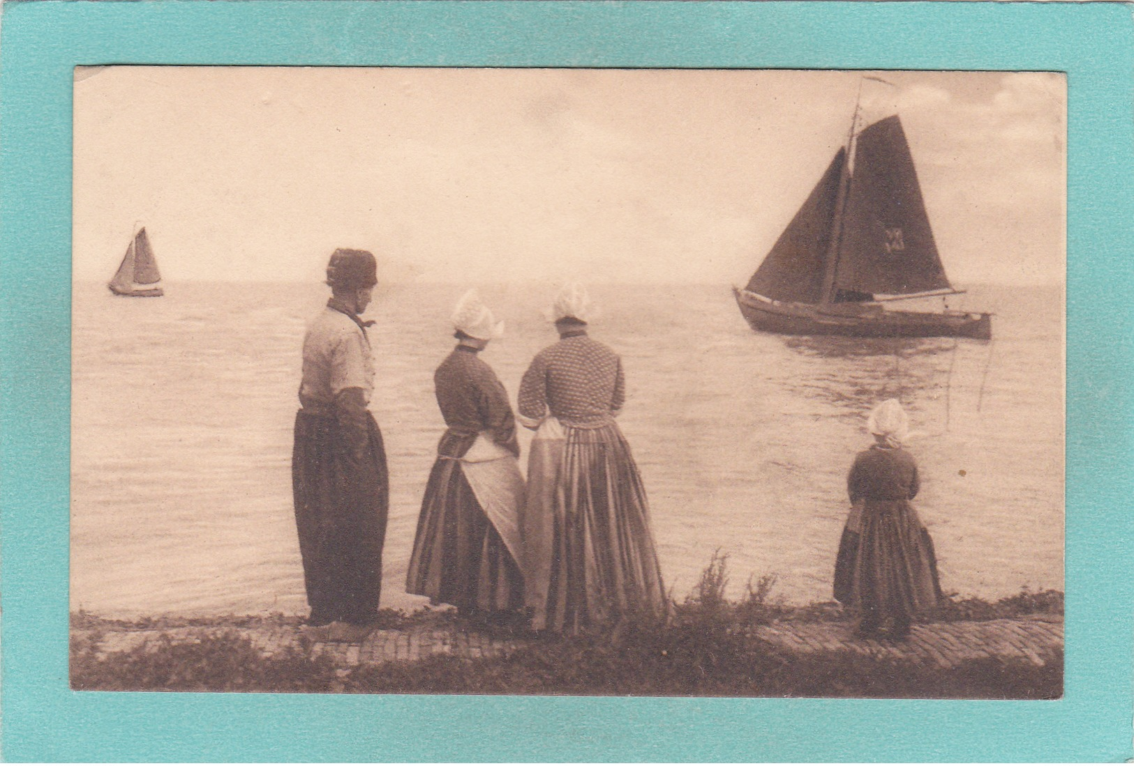 Old Postcard Of Going Out Fishing.Volendam, North Holland, Netherlands,V39. - Volendam