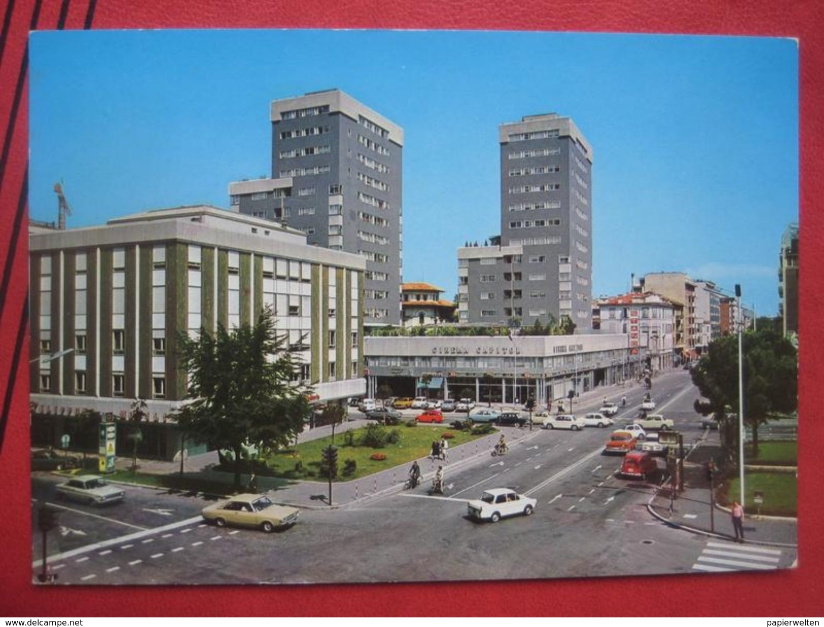 Udine - Piazzale Osoppo / Cinema Capitol / Fiat, Ford?, Renault ... - Udine