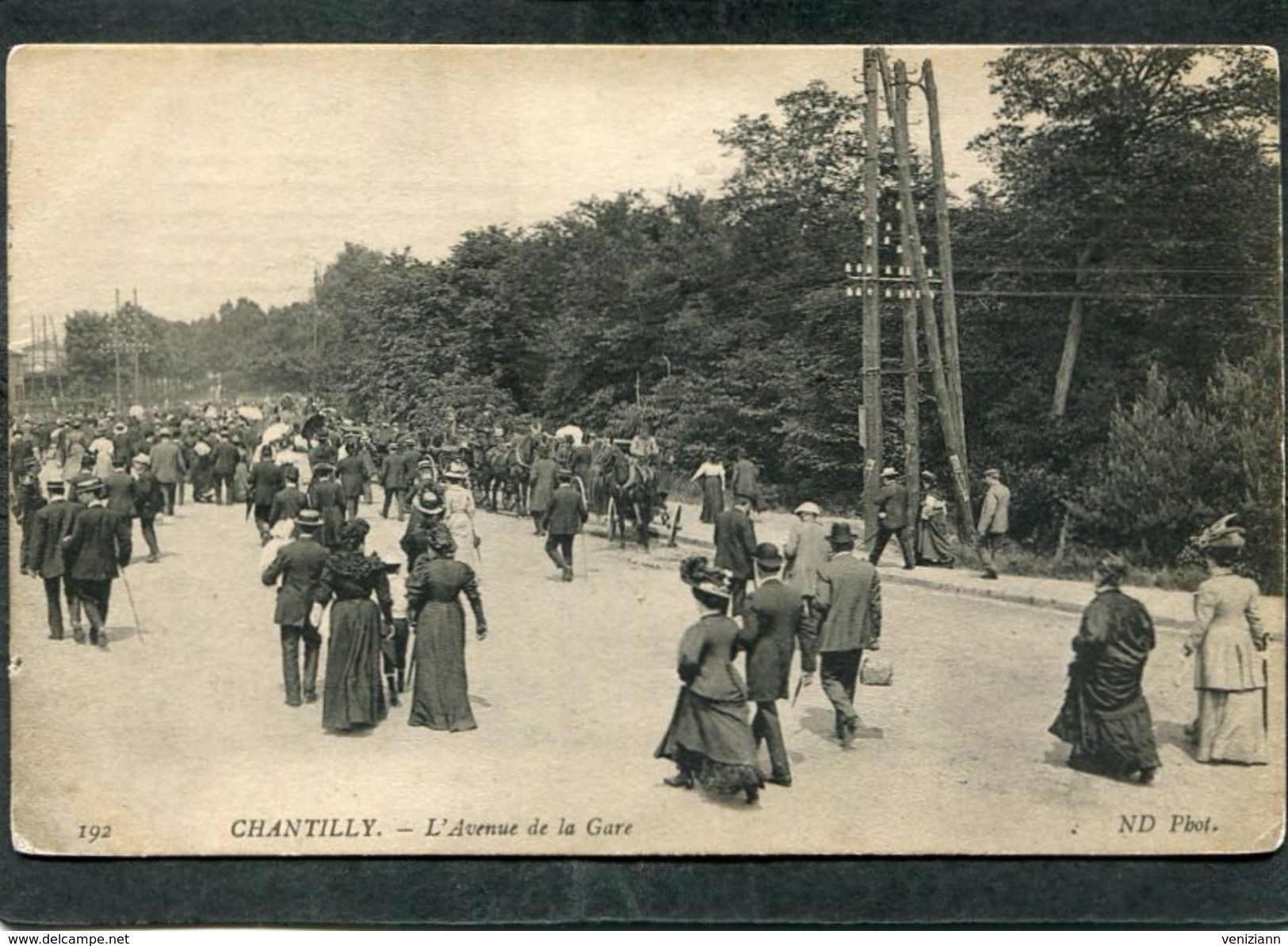 CPA - CHANTILLY - L'Avenue De La Gare, Très Animé - Chantilly