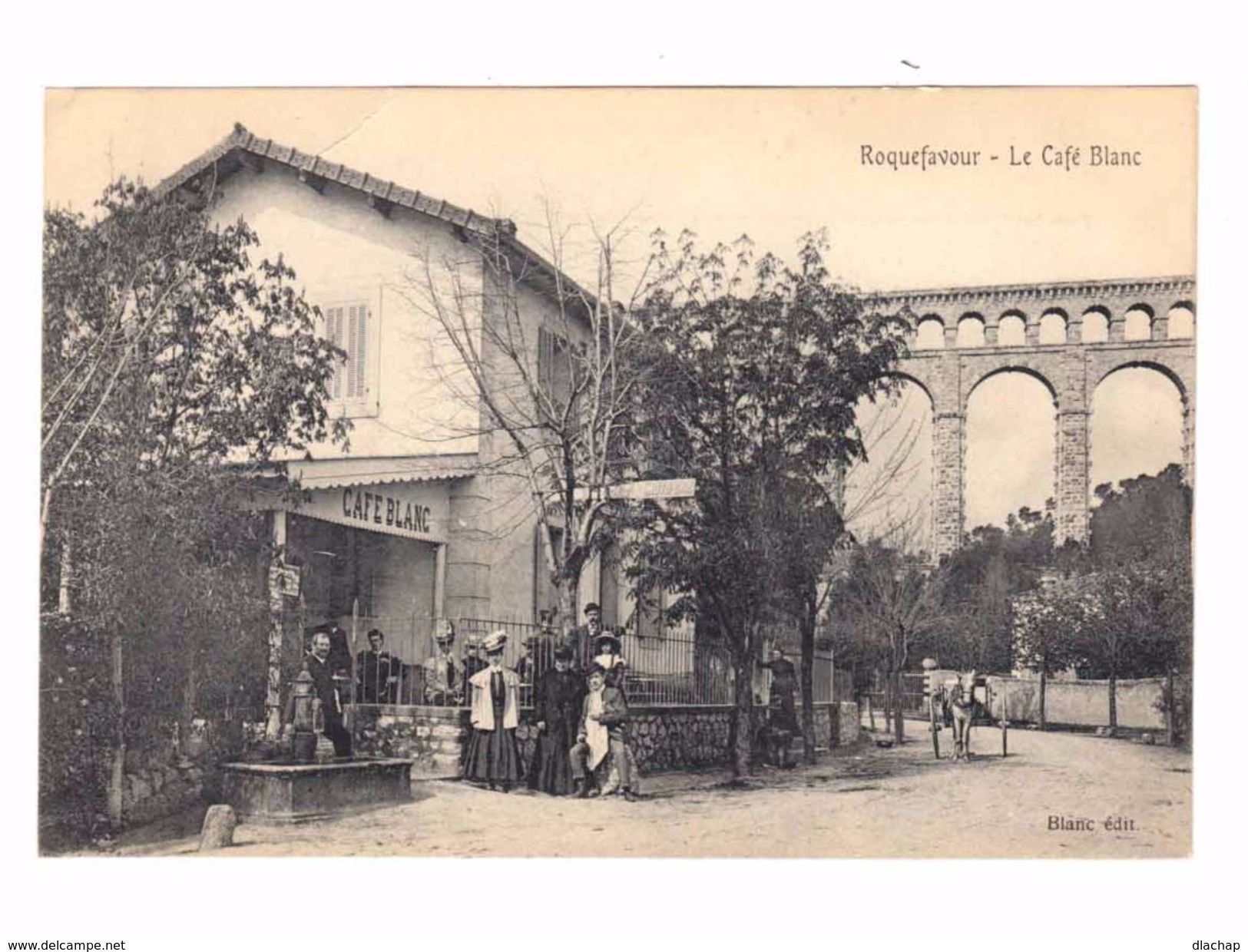 Roquefavour. Bouches Du Rhône.  Le Café Blanc. Avec Attelage. (2138) - Cafés