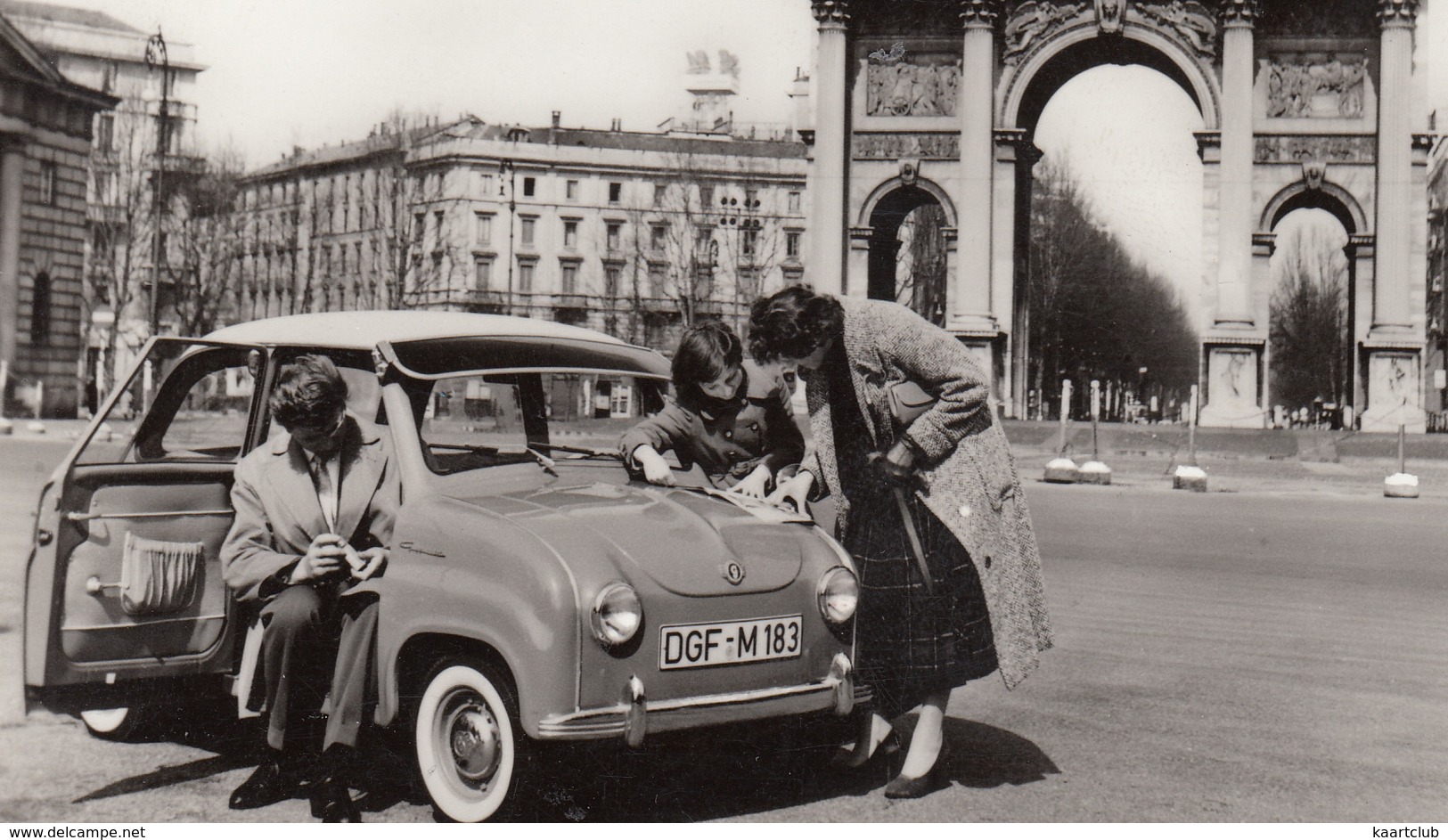 Milano: GLAS GOGGOMOBIL T250 - Arco Della Pace - (Italia) - Gremi N.V., Groningen - Voitures De Tourisme