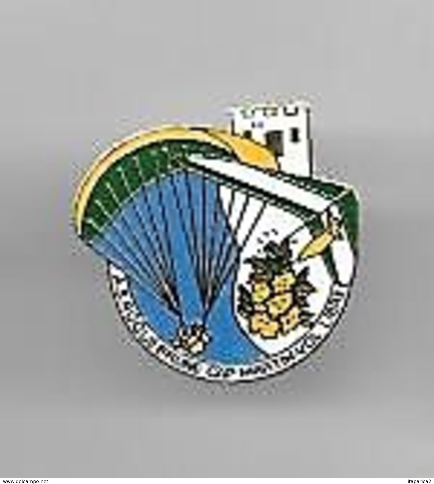 PINS PARACHUTE   A.S. ROQUEBRUNE CAP MARTIN  VOL LIBRE 06 ALPES MARITIMES  / 33NAT - Fallschirmspringen