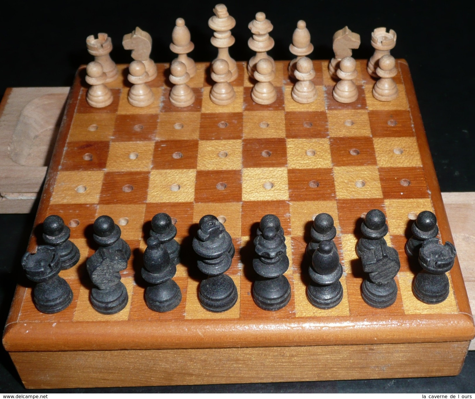 Rare Jeu D'échecs Miniature En Bois échiquier De Voyage Pièces Pions, Tiroirs à Système - Autres & Non Classés